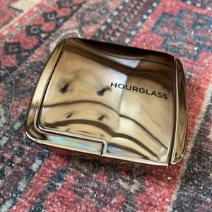 Hourglass Ambient Strobe Lighting Blush in Brilliant Nude